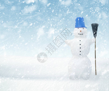 雪人站在冬季圣诞节风景图片