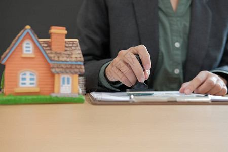 房地产经纪人使用印章在抵押贷款合同协图片