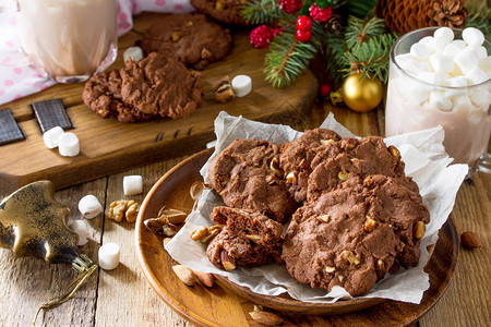 烤圣诞饼干自制巧克力薯片曲奇饼和图片