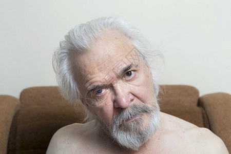 老年人对白内障和青光图片