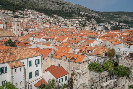 在Dubrovnik的老房子屋顶图片