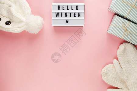 温暖舒适的白色冬季服装图片