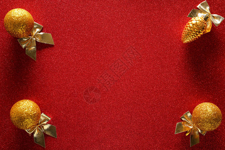 彩色背景上的圣诞装饰品图片