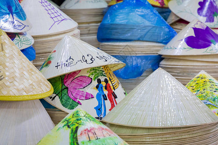 传统竹帽是当地市场Hue的图片