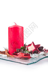 圣诞烛台与白色背景上的红色蜡烛图片