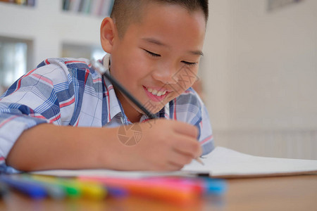 小亚洲孩子男孩儿童小学生图画片儿童背景图片