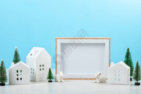小玩具白色房子白色和圣诞装饰图片