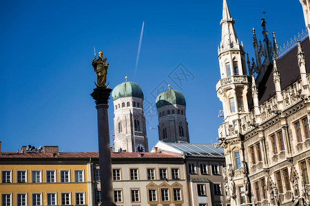 Marienplatz市政厅和德国慕尼黑的Frauen图片