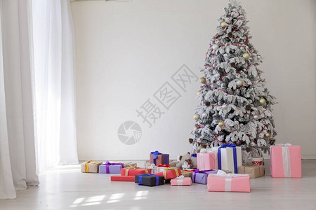 装饰白色圣诞树圣诞图片