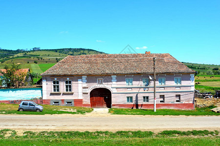 罗马尼亚特兰西瓦尼亚达契亚斯坦的典型乡村景观和农民房屋纪录片在1309年得到证实直到1980年代背景图片