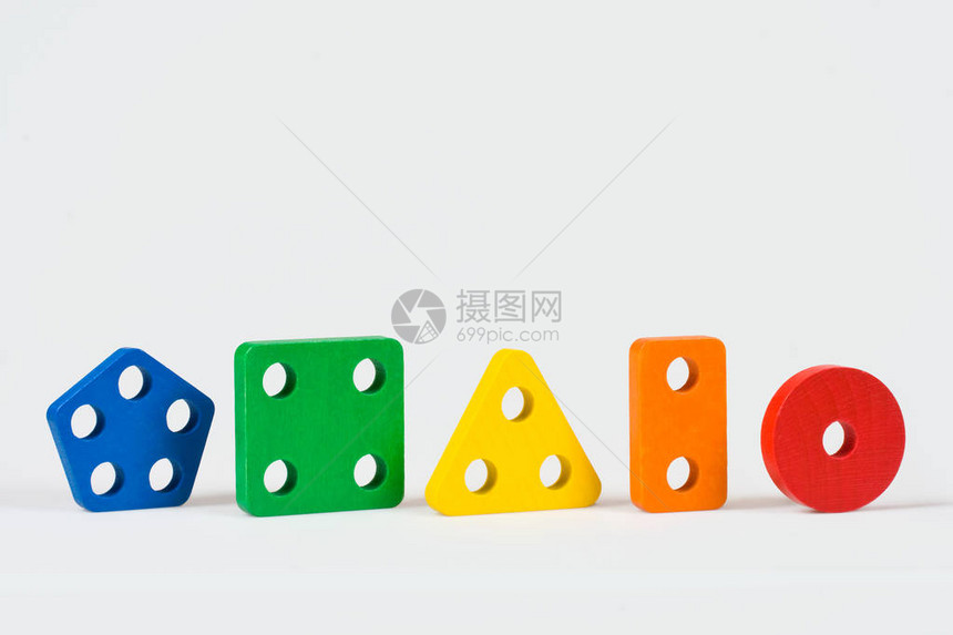 五种颜色的木制婴儿积木图片