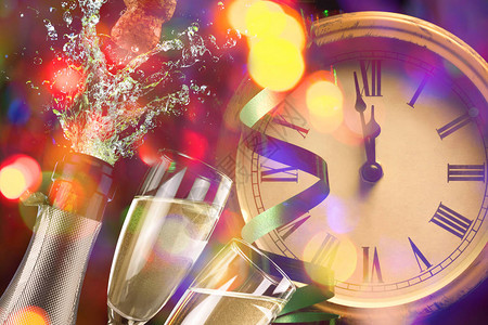 新年时钟和午夜前的模糊光图片