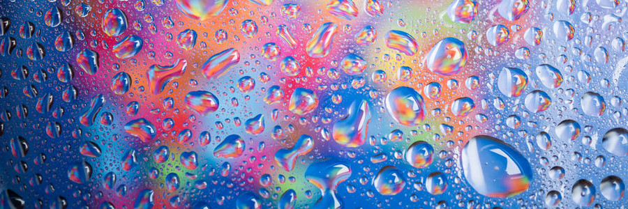 彩色背景的水滴图片