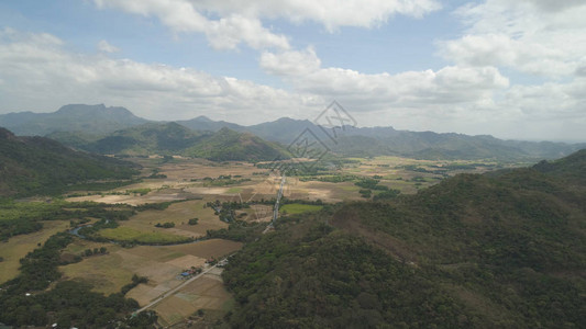 在菲律宾吕宋岛有村庄农田稻田的山谷图片