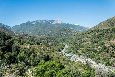 美国加利福尼亚州内华山夏季山区地貌背景图片