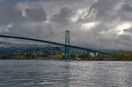从加拿大温哥华的斯坦利公园看到的狮门大桥狮门大桥于1938年开通背景