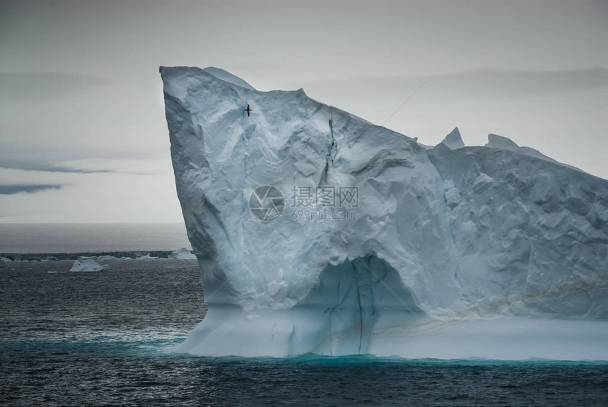 保莱特岛附近南极地区的冰面景观图片