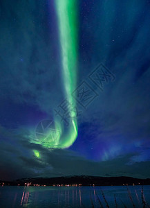 极地北极光北极光天星在斯堪的纳维亚挪威特罗姆瑟图片