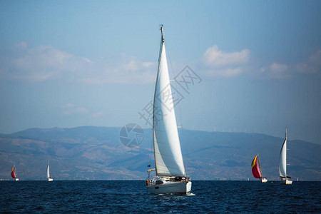 帆船在希腊爱琴海参加游艇Rega图片