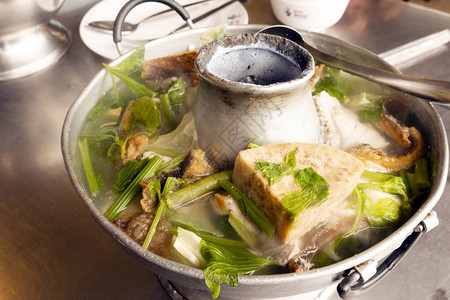 锅芋头鱼汤莼菜银鱼汤高清图片