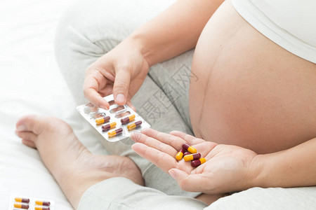药胶囊和孕妇图片