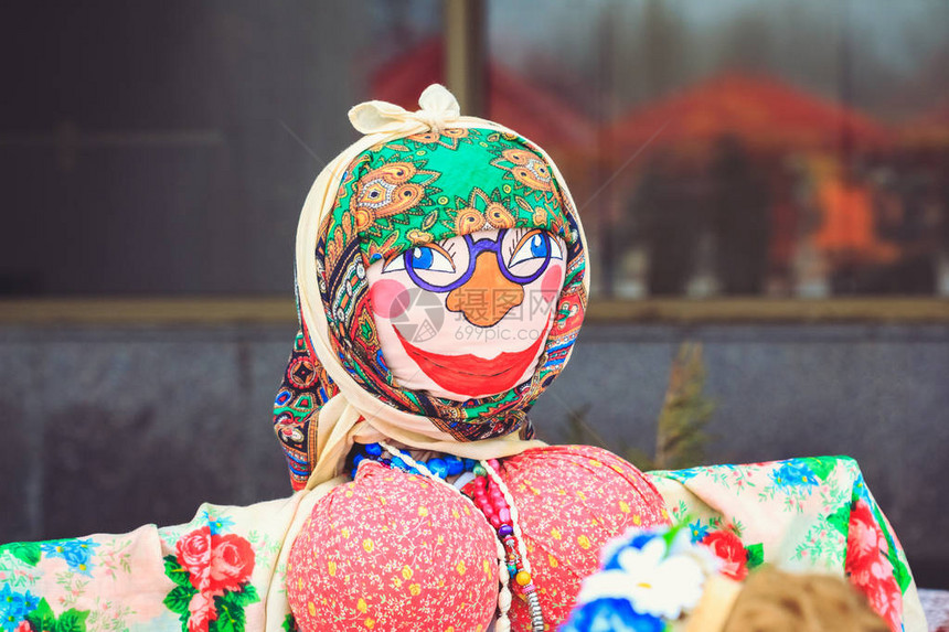 狂欢节上的传统布娃被烧毁图片