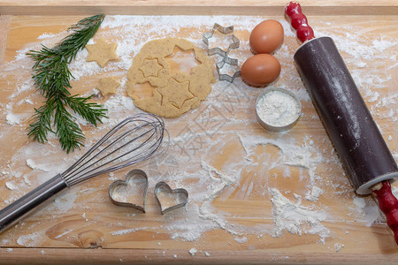 圣诞烘焙背景在木质背景下烹饪圣图片