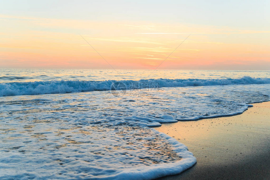 海上日落美丽的风景图片