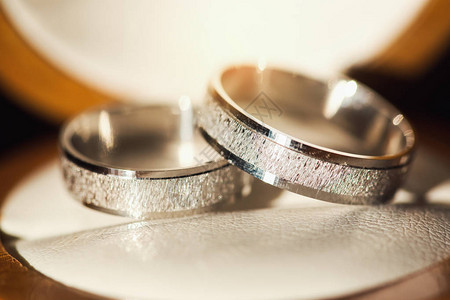 装饰中的结婚戒指图片