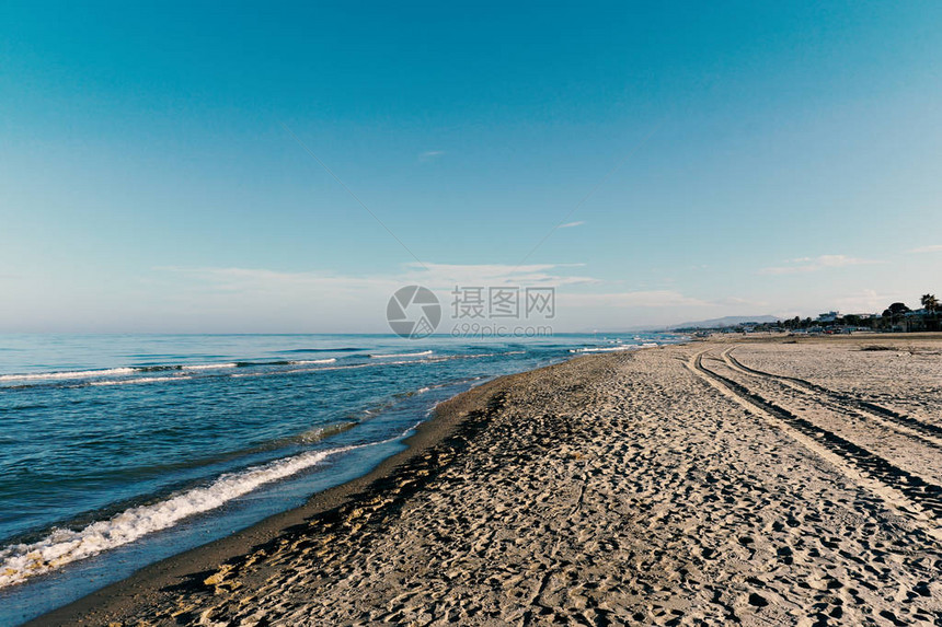 海滩和大海全景图片