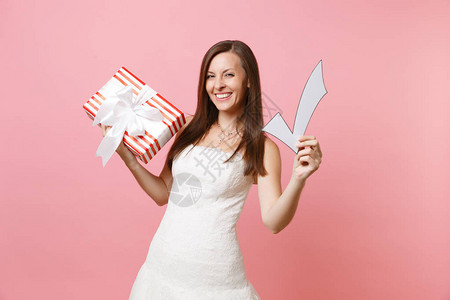 在粉红色柔和的背景下被隔离婚礼待办事项清单庆祝概念图片