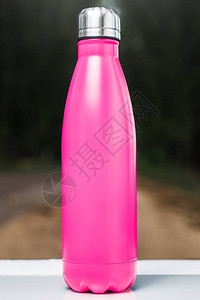 白色桌子上的不锈钢热水瓶户外粉红色图片