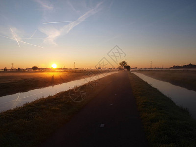 在荷兰古达拉克靠近古达的戈达拉克晨图片