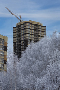 冬天在俄罗斯建造一座高层建筑图片