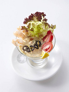 白面上的孤立健康的青菜和西红柿沙律餐饮瑞图片
