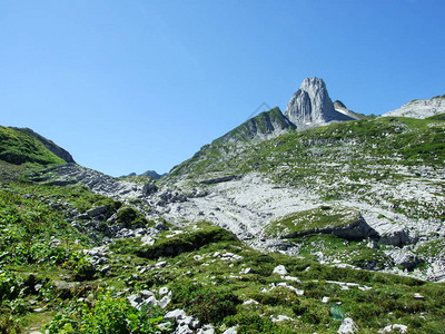 查看山体Alpstein中的奥特曼峰图片