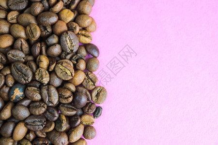 新鲜烤熟的精选美味棕褐色天然香咖啡树阿拉伯咖啡豆和罗布斯塔背景图片