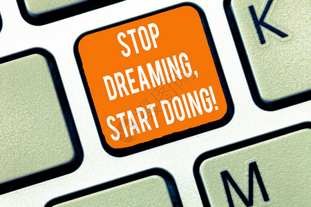 梦想从未停止写笔记显示停止做梦开始做商业照片展示将您的梦想付诸行动实现它键盘意图创建计算机消背景