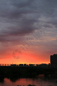 过江铁桥晨光景观图片
