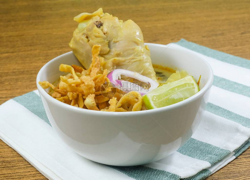 泰国餐饮及食品高苏盖或传统北方风格受禁和鸡肉椰子奶粉面汤CoconutMilkNoodle图片