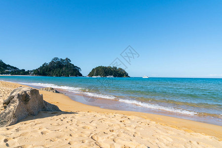新西兰南部岛屿Tasman区Kaittereri金沙滩创造出绝背景图片
