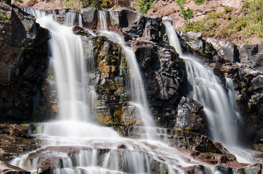 夏季在明尼苏达州立公园的GoooseberryFalls瀑布白天长时间于GoooseberryF图片