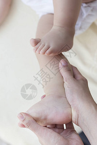 婴儿足部锻炼特写背景图片