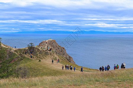 俄罗斯BaikalOlkhonShunte角旅游者崇拜B图片