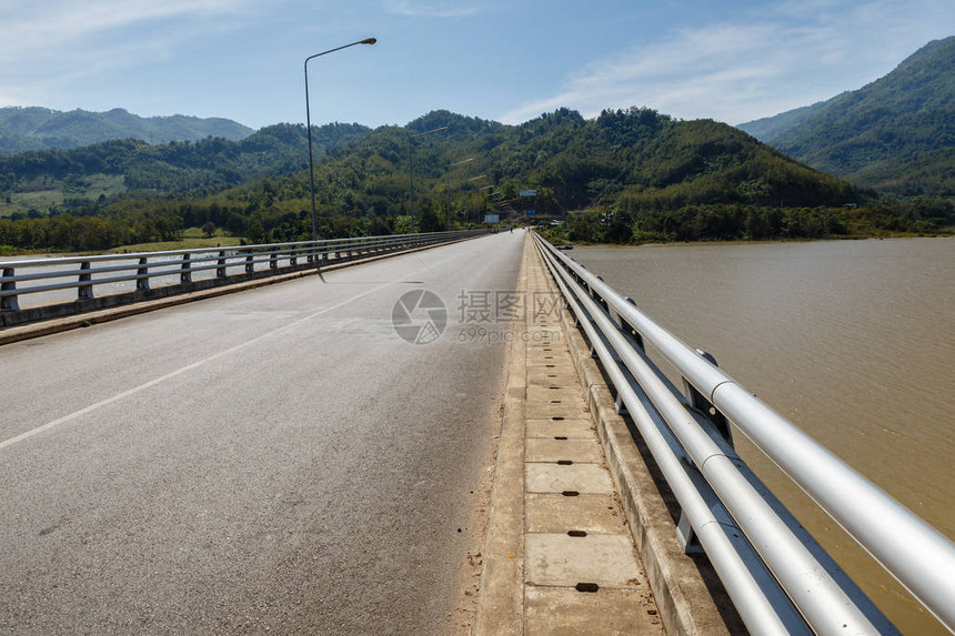 在老挝Sainyabuli省和LuangPrapang省边界图片