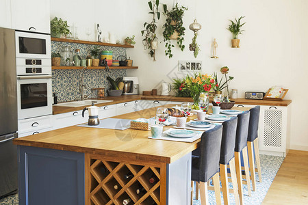 地中海风格的蓝色轻时尚厨房图片