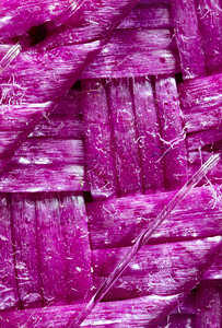 紫红色彩编织地垫的图片