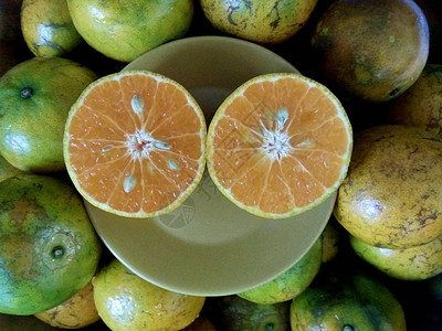 泰国清迈新鲜美味的橙子水果图片