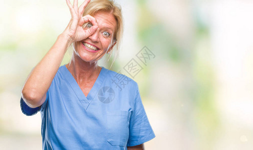 中年金发女郎穿着医生护士制服图片