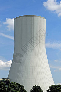 发电厂的冷却塔图片
